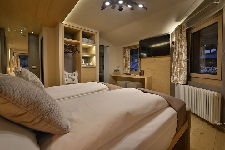 Room 84 of 211