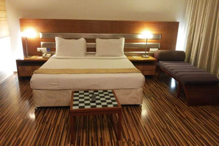 Room 3 of 40