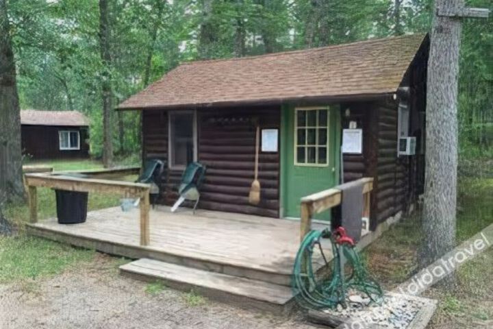Exterior of Pere Marquette River Lodge