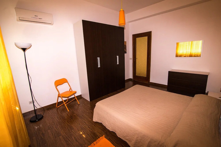 Room 5 of 20