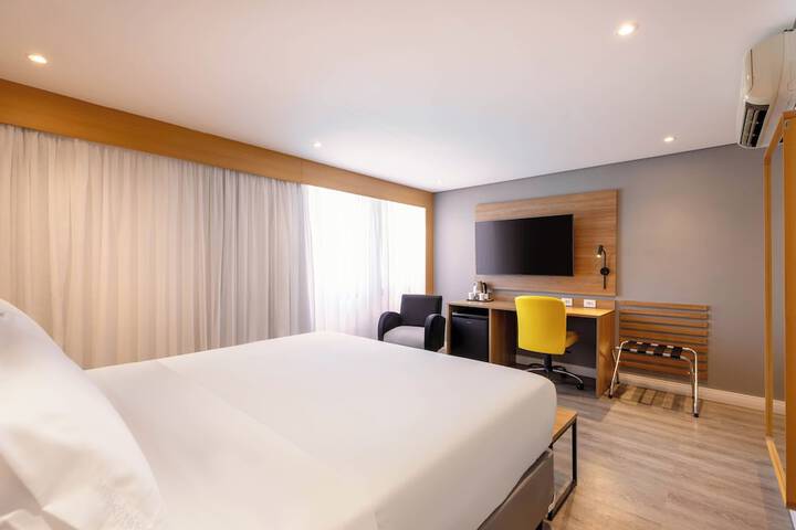 Room 34 of 139