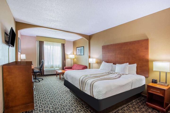 1 King Bed Accessible (3 of 14)
