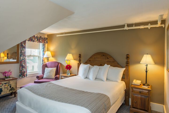 Classic Queen Bed (7 of 18)