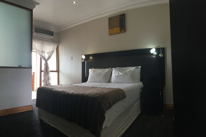 Room 13 of 30