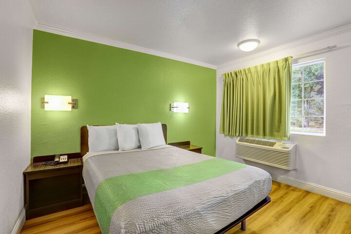 Room 7 of 27