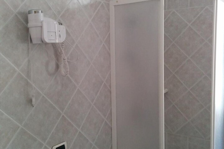 Room 12 of 32