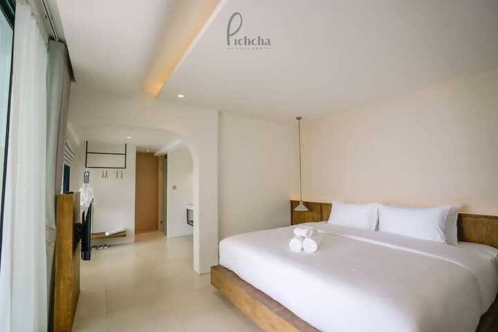 Room 2 of 66