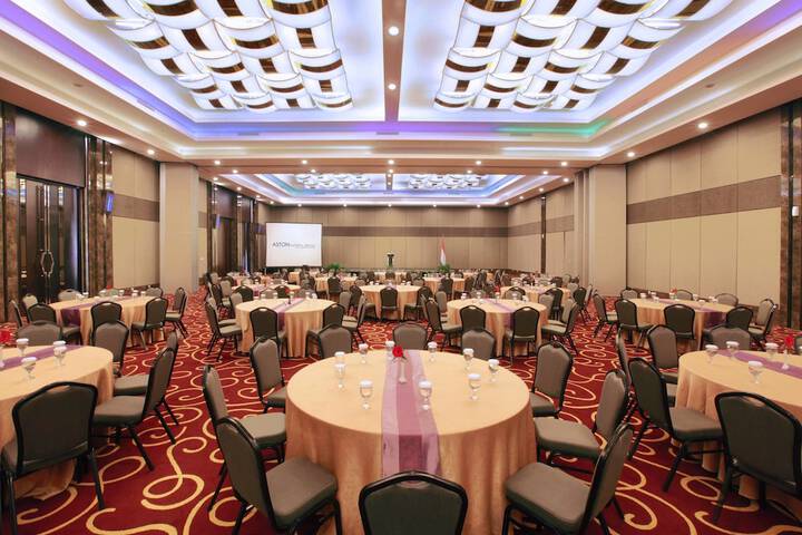 Ballroom/Hall 29 of 35