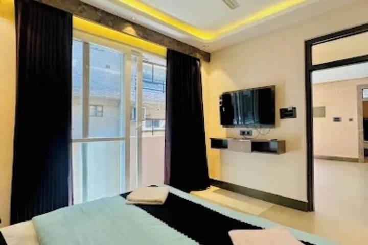 Room 3 of 12