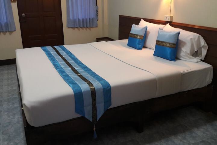 Room 13 of 23