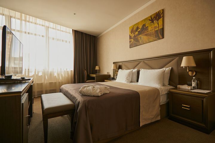 Room 27 of 90