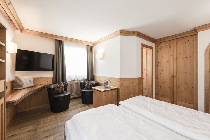 Room 16 of 153