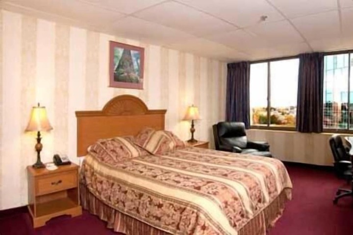 2 Queen Beds (5 of 11)