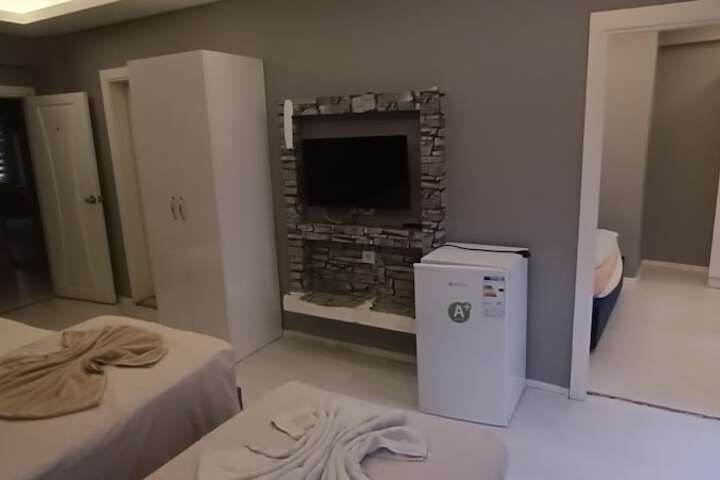 Room 11 of 12