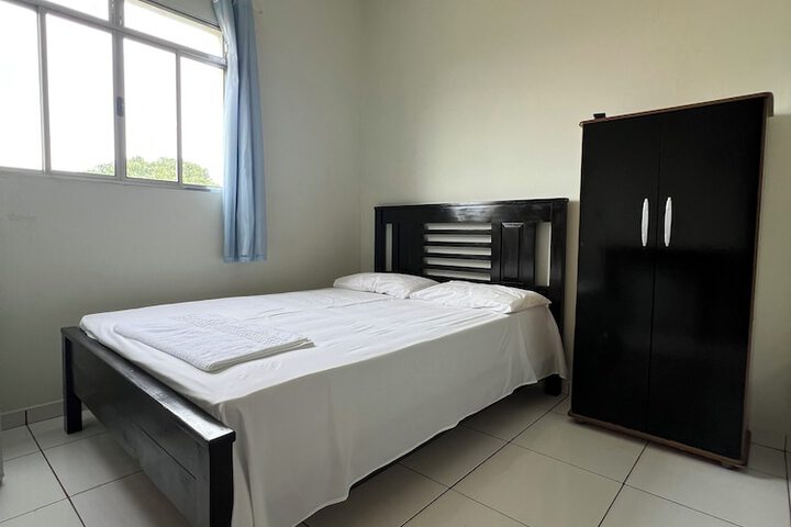 Room 6 of 10