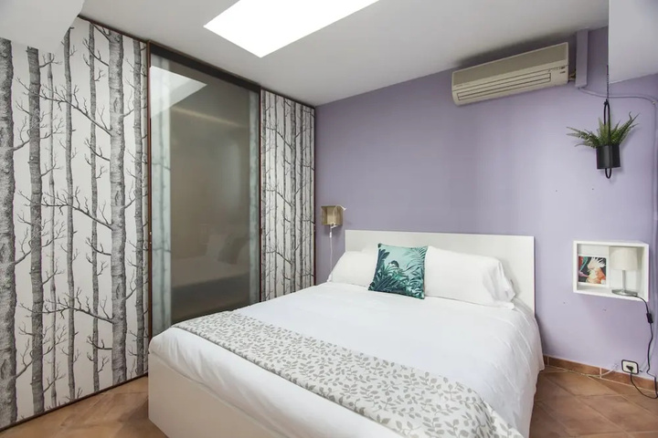 Room 5 of 18
