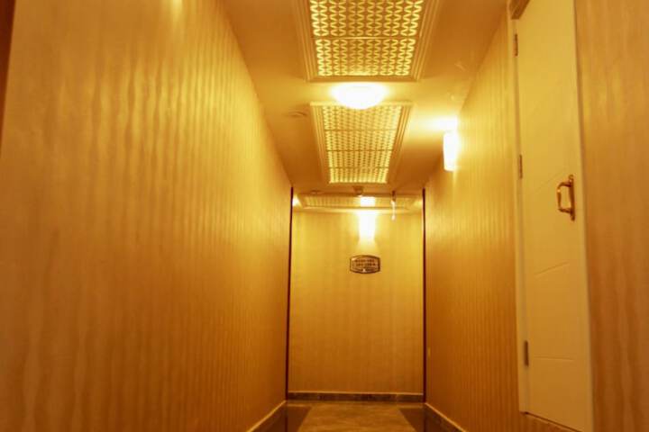 Ballroom/Hall 22 of 24