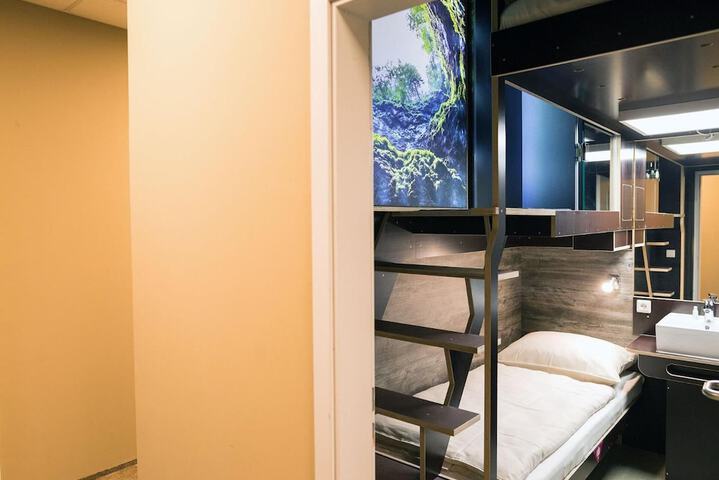 Room 12 of 33