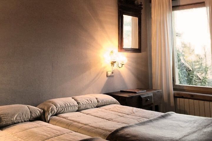 Room 2 of 66