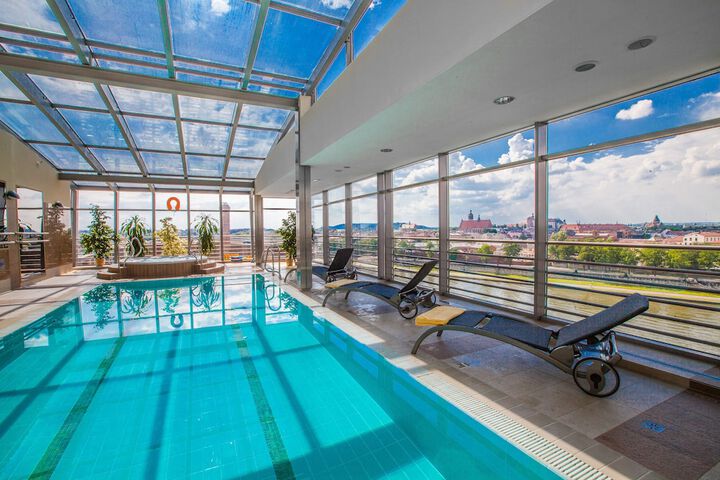 Hotel Pool