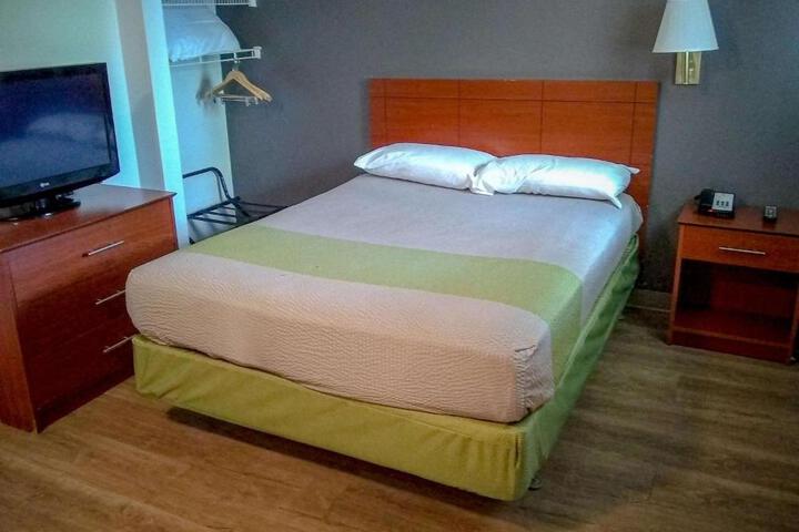 1 Queen Bed Kitchen (1 of 6)