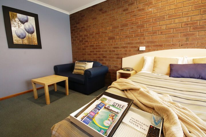 Room 4 of 33