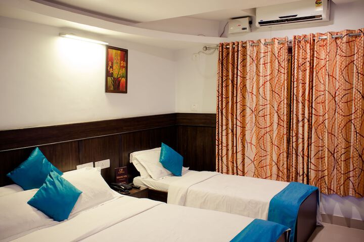 Room 12 of 25