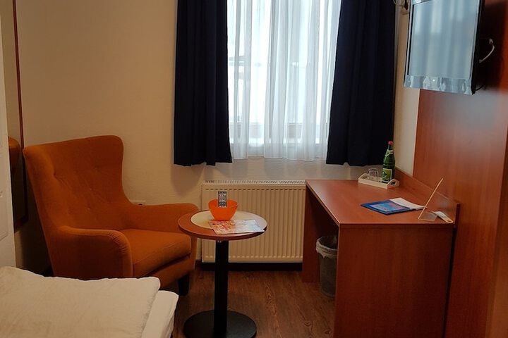 Room 5 of 52