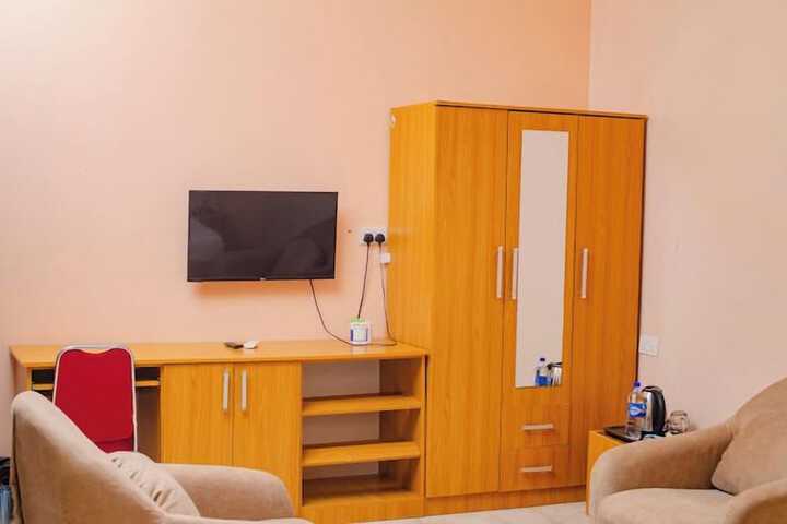 Room 3 of 38