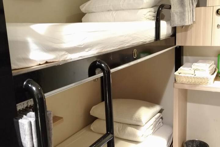 Room 53 of 92