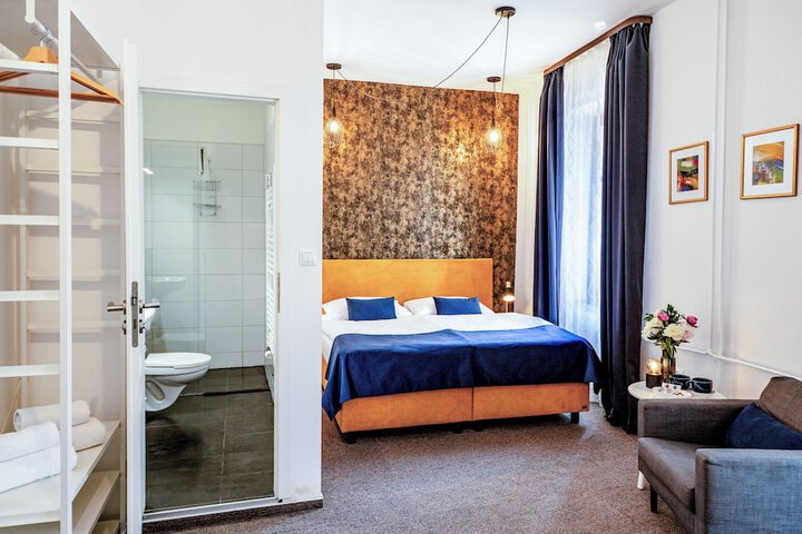 Room 15 of 30