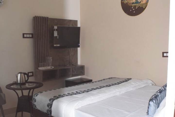 Room 2 of 23