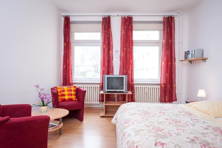 Room 9 of 25