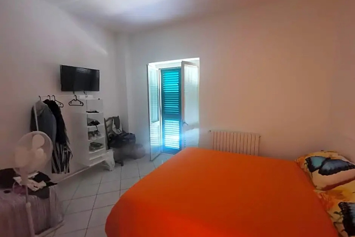Room 4 of 7