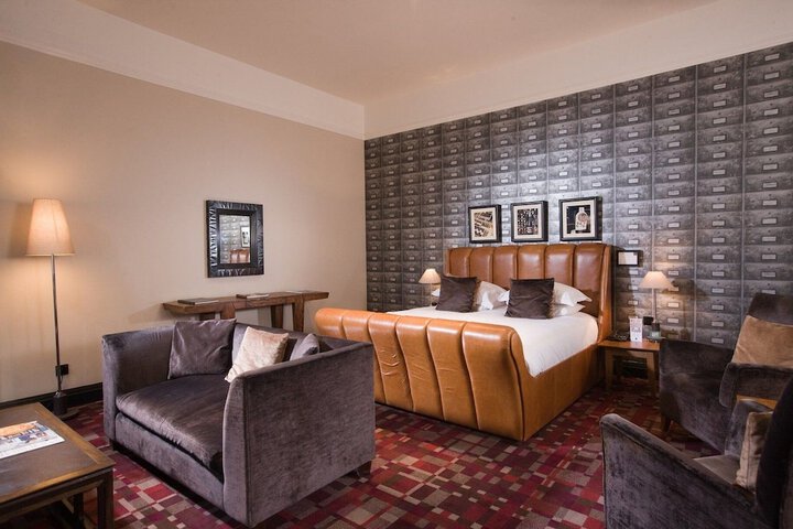 Room 16 of 70
