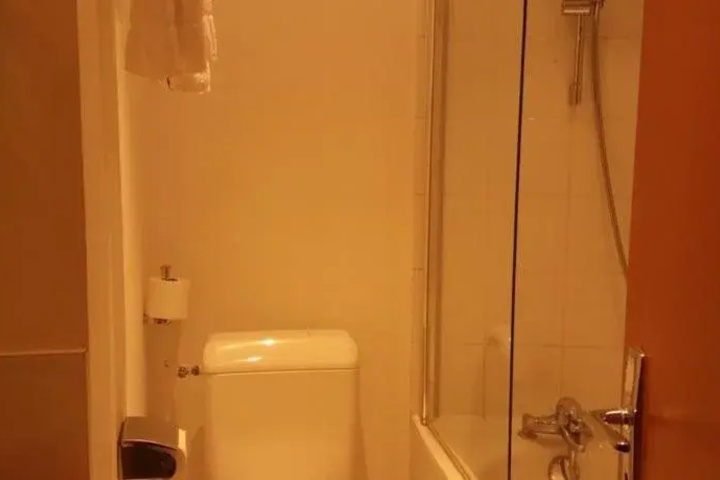 Room 7 of 15