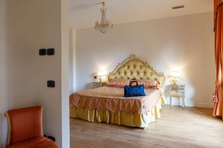 Room 7 of 40