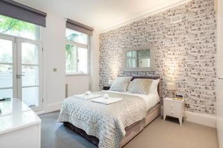 Room 7 of 24
