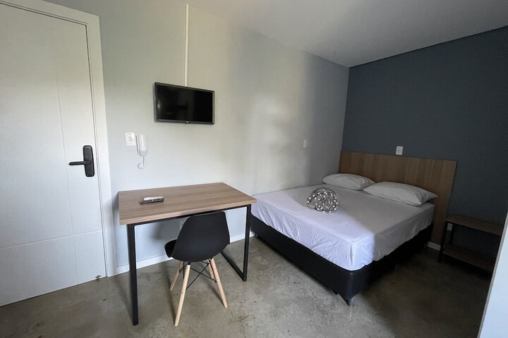 Room 6 of 80