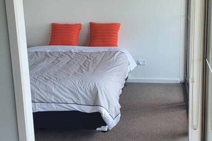 Room 10 of 32