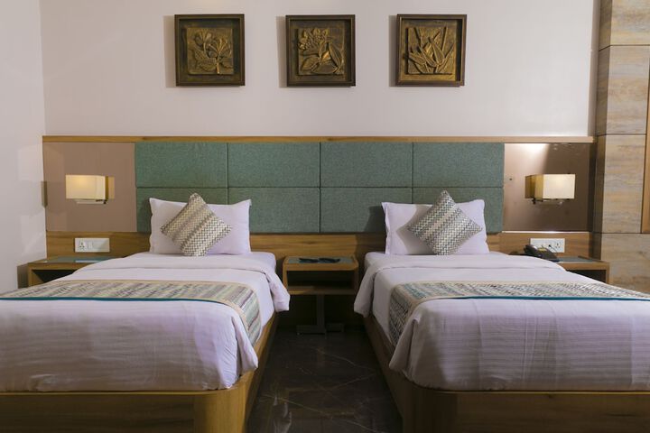 Room 6 of 26