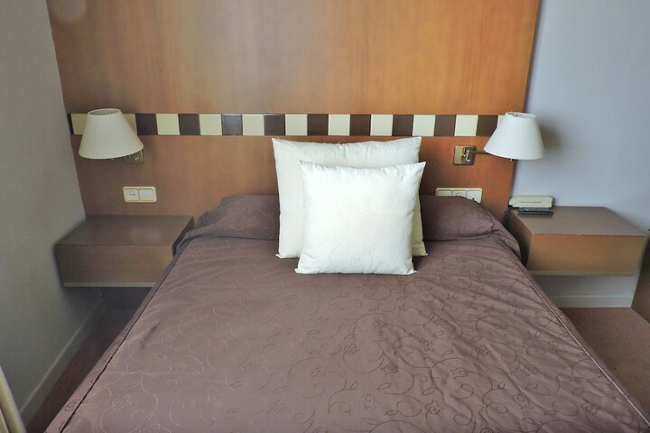 Room 12 of 48