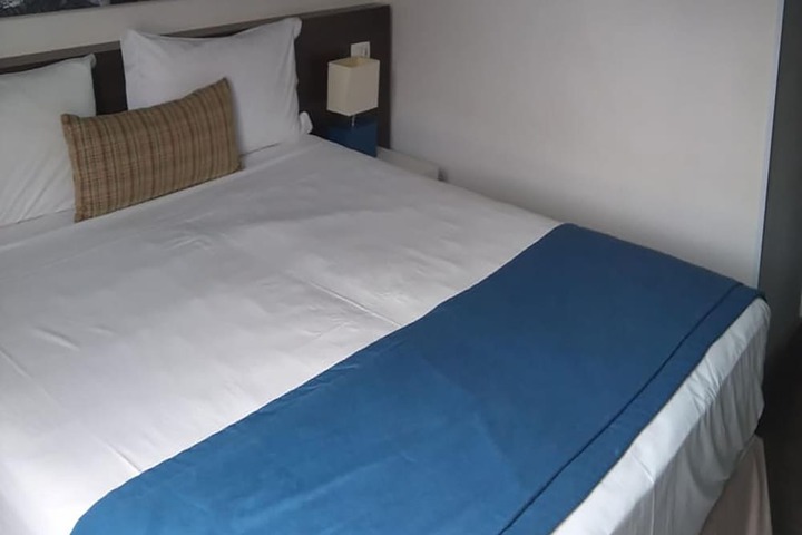 Room 5 of 12