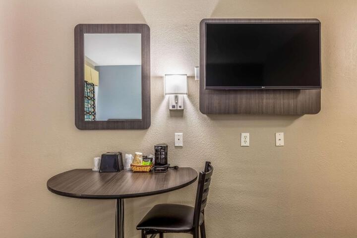 Room 44 of 99
