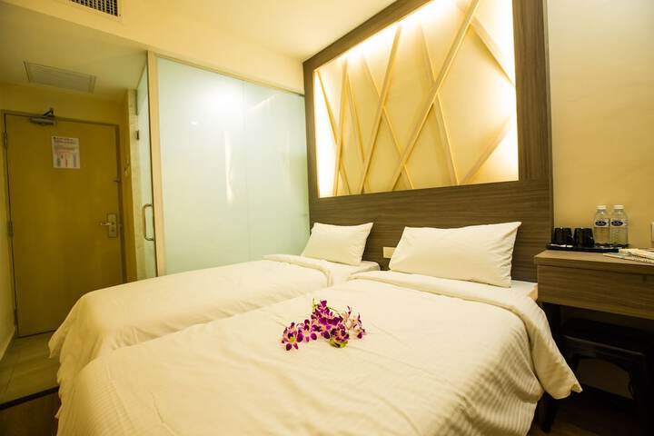Room 8 of 24
