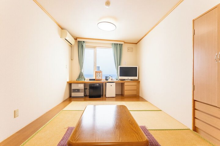 Room 8 of 62