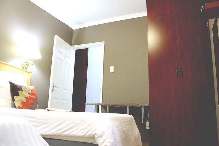 Room 7 of 33