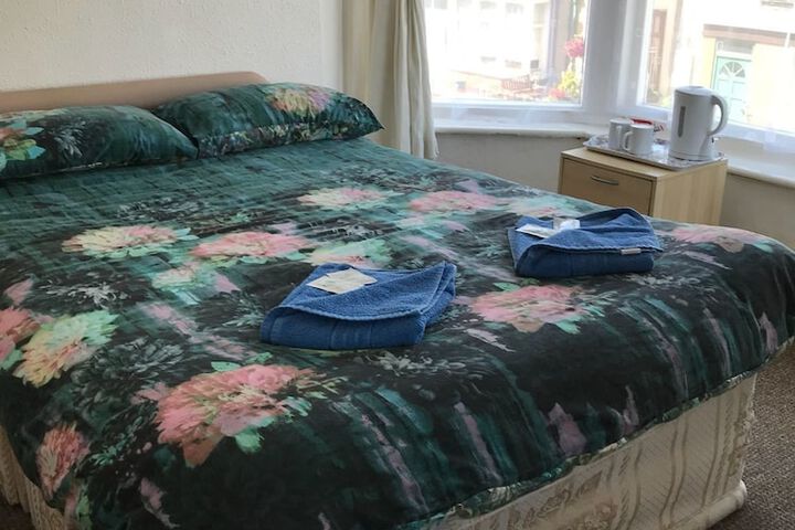 Room 4 of 37