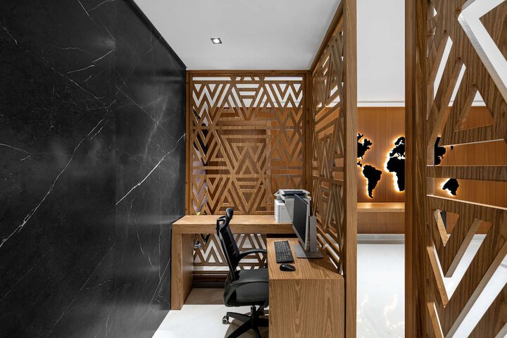 Business Center 130 of 136