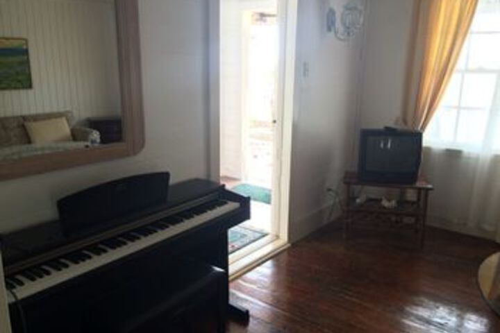 Room 9 of 18